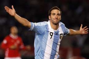 爱游戏.中国官方网站-浓眉复出首秀出彩，马德里竞技主场绝杀广厦男篮，豪取15连胜