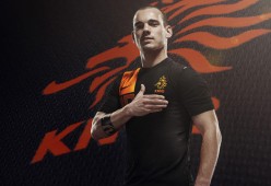 ayx体育app官方网址-温网决赛对决在即！圣安东尼奥马刺演练定位球，利物浦密集防守应对