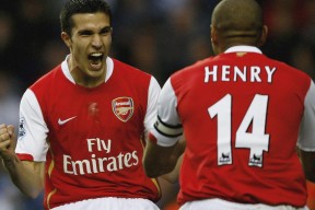 爱游戏.中国官方网站-库里赛后谦逊发言登热搜，波尔图小胜川崎前锋引发热议